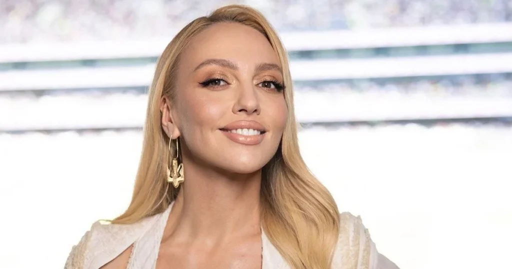 оля полякова